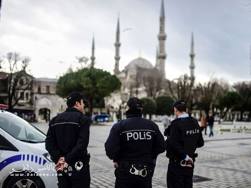 پلیس‌ها در ترکیه ضامن امنیت‌ شما هستند.
