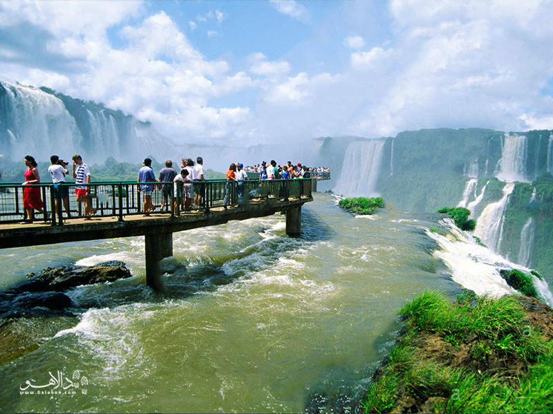 آبشارهای خروشان ایکواسو در مرز برزیل و آرژانتین
