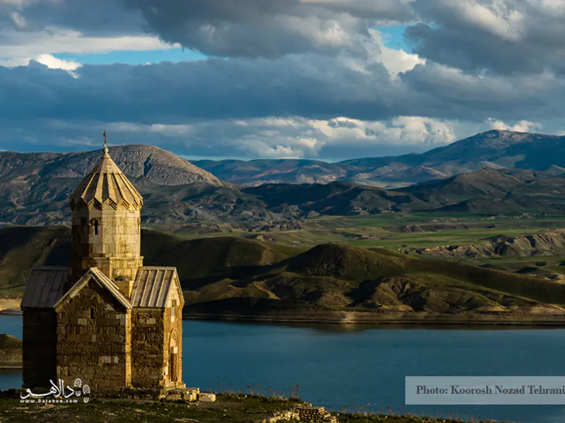 کلیسای زور زور در مجاورت روستای بارون در شهرستان ماکوف روی دامنه شیب تند کوه و ساحل رودخانه زنگمار قرار گرفته است.