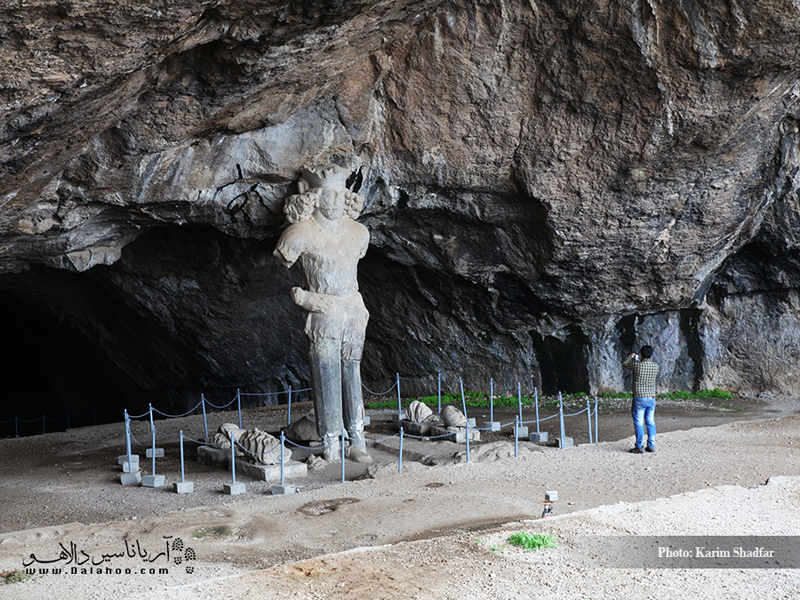 غار و مجسمه شاپور ساسانی.