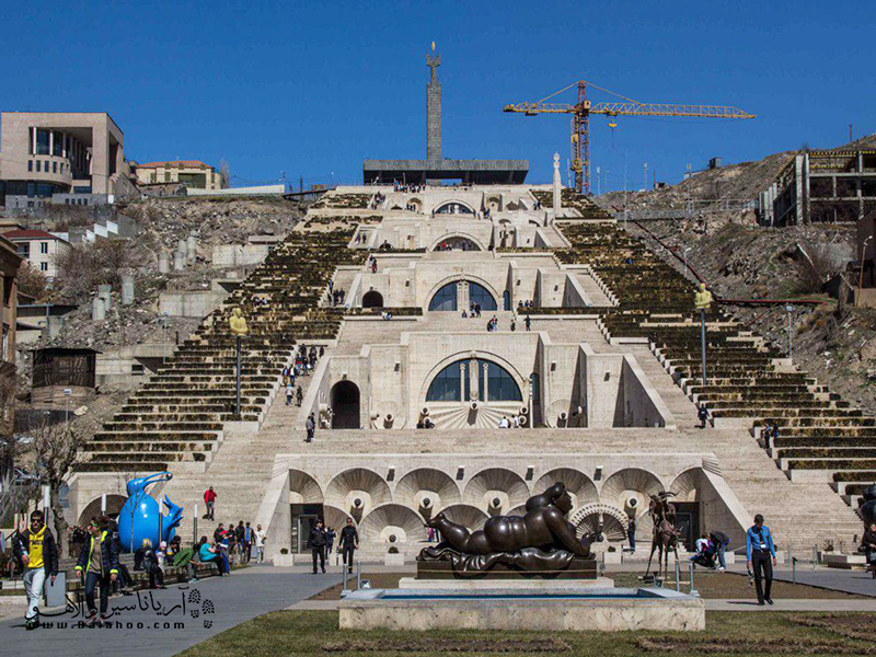 کاسکاد، یا هزار پله یکی از جاذبه‌های معروف ارمنستان است که مسافران دالاهو در طول سفر از آن بازدید می‌کنند.