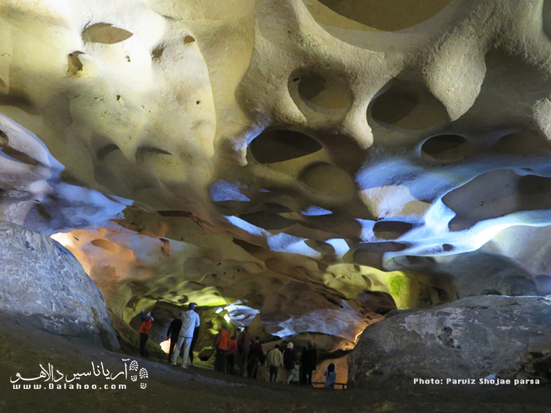 قسمت‌های آهکی غار کرفتو بسیار دیدنی است.