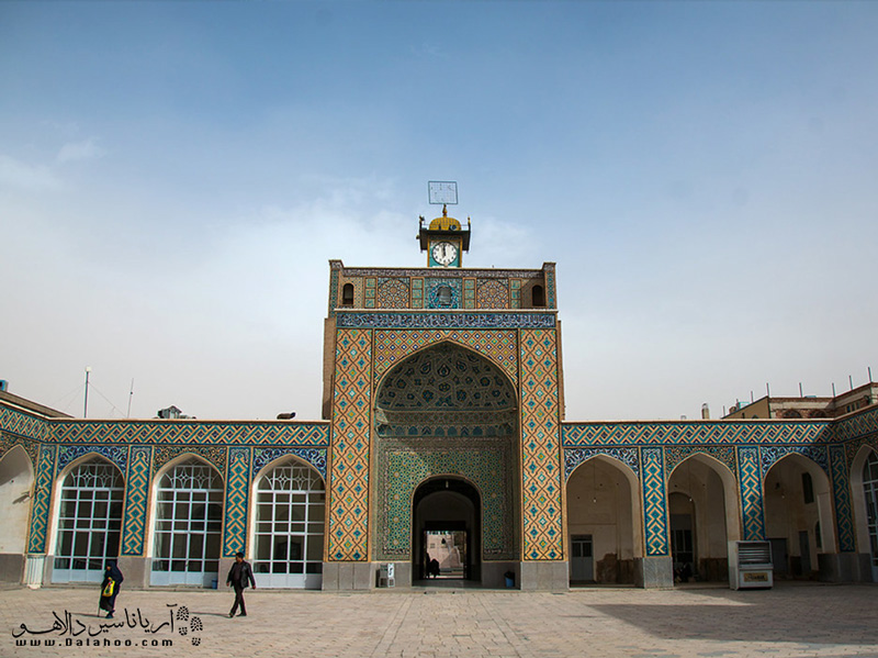 ساخت این مسجد 700 ساله مربوط به زمان حکومت آل مظفر است. 