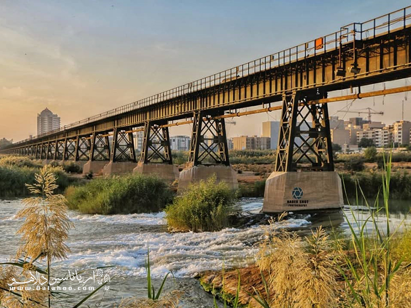 پل سیاه اهواز یادگاری از پهلویان است که برای اتصال خط راه آهن خوزستان به خط اصلی خرمشهر _تهران ساخته شد.