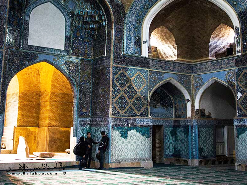 نمایی از داخل مسجد کبود تبریز.