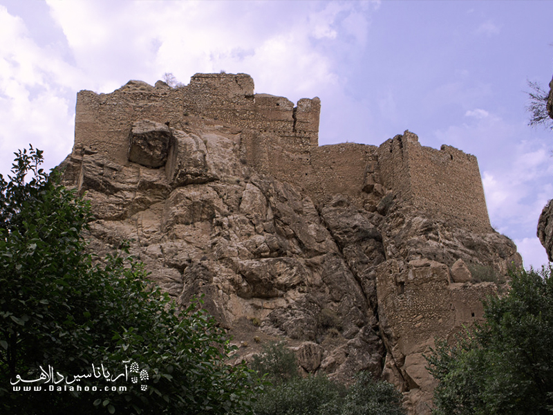  قدمت قلعه ملک بهمن به چند هزار سال پیش بازمی‌گردد.