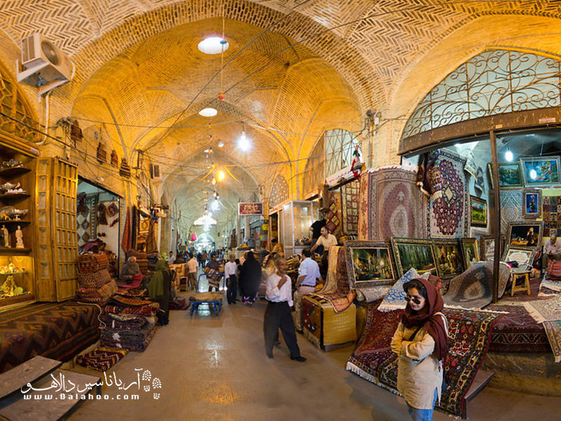 بازار وکیل شهر شیراز یکی از مشهورترین بازارهای سنتی و تاریخی ایران است.