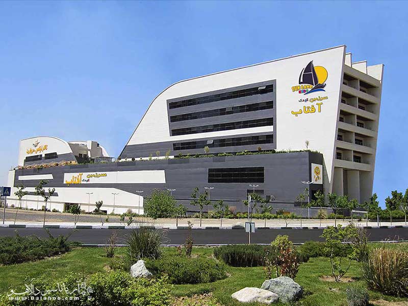 اگر در یکی از هتل‌های خیابان معالی‌آباد شیراز اقامت دارید دسترسی به مرکز خرید آفتاب فارس برای‌تان آسان است