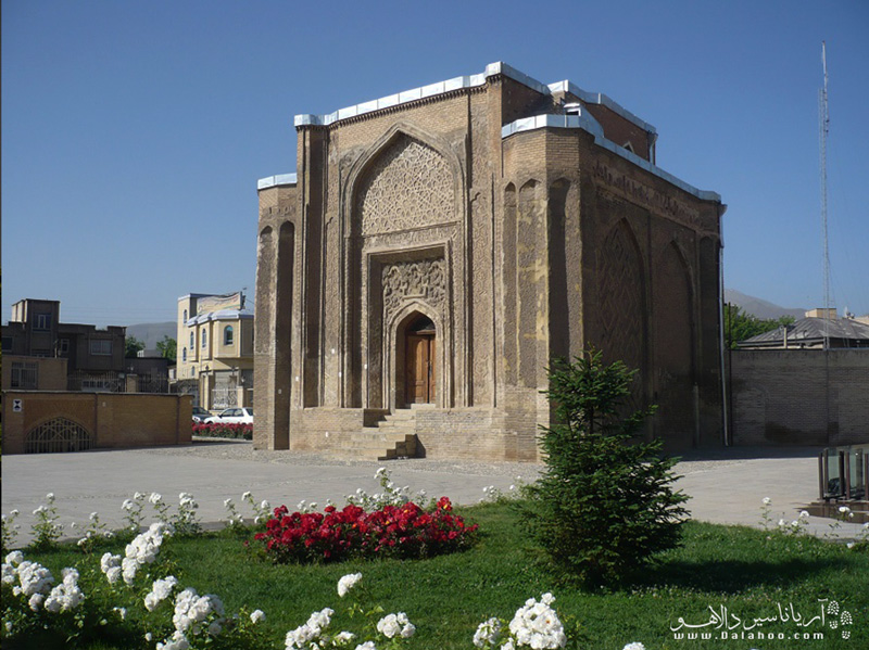 اثر معروف دیگر شهر همدان، گنبد علویان است.