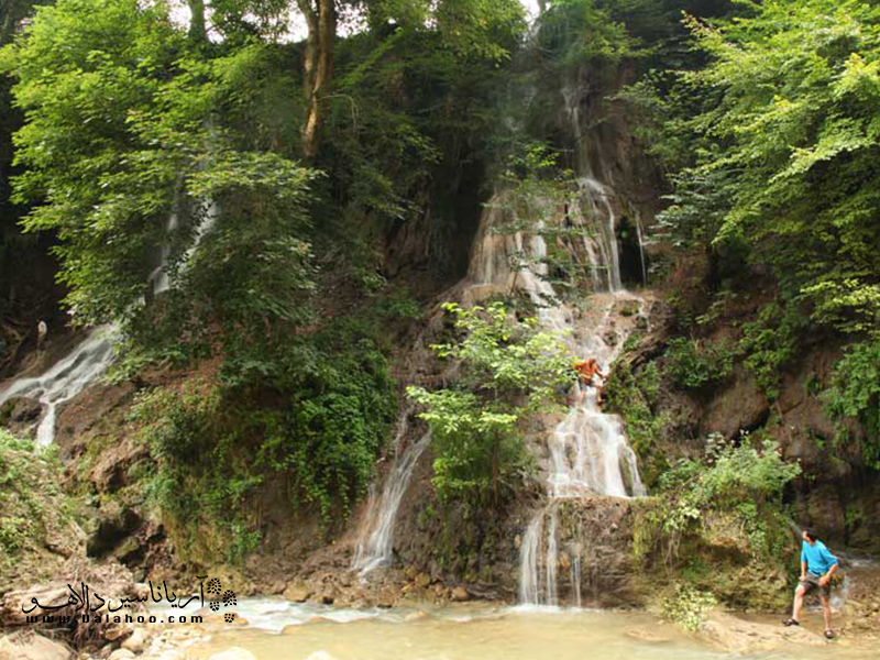 آبشار سمبی یکی از شگفتی‌های طبیعت مازندران است. 