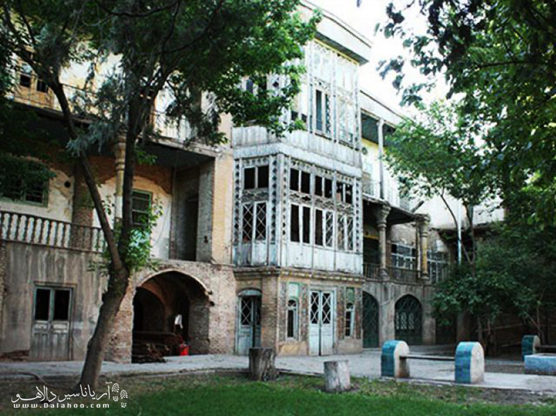 قدیمی‌ترین گراند هتل باقی‌مانده در ایران، گراند هتل قزوین است.