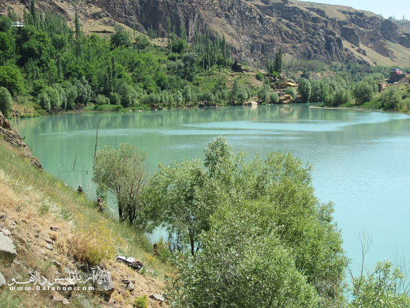 در نزدیکی آب اسک در جاده هراز دریاچه‌ای به نام امامزاده علی قرار دارد.