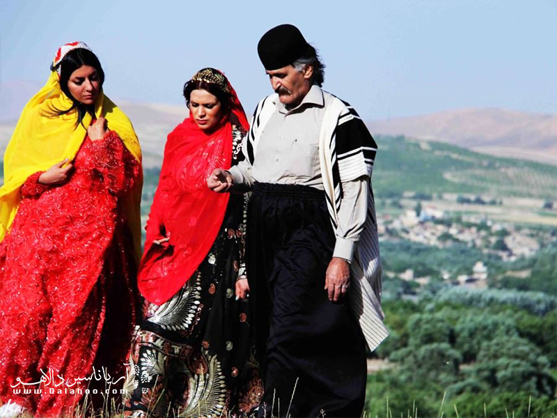 اغلب بختیاری‌ها شهرنشینان یا روستانشینان سه استان خوزستان، اصفهان و چهارمحال و بختیاری را تشکیل می‌دهند.