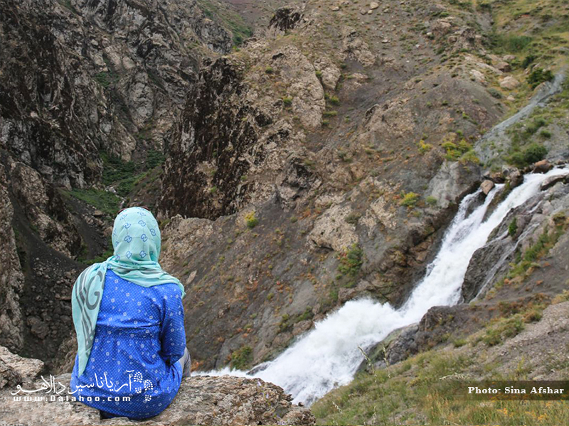 لحظه‌ای آرامش و گوش سپردن به نوای آبشار سوله دوکل از خاطرتان نخواهد رفت.