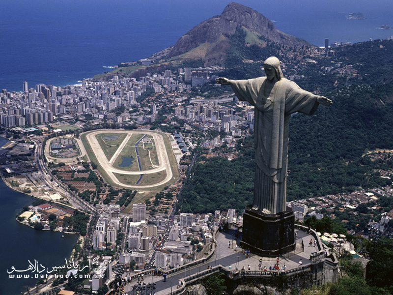 مجسمه مسیح نجات بخش در برزیل شهرتی جهانی دارد.