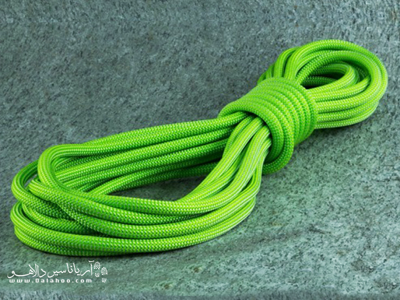 طناب یکی از وسایل موردنیاز برای کوهنوردی و طبیعت‌گردی است.