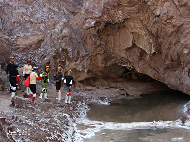 بزرگ‌ترین غار نمکی جهان در جزیره قشم قرار گرفته است.