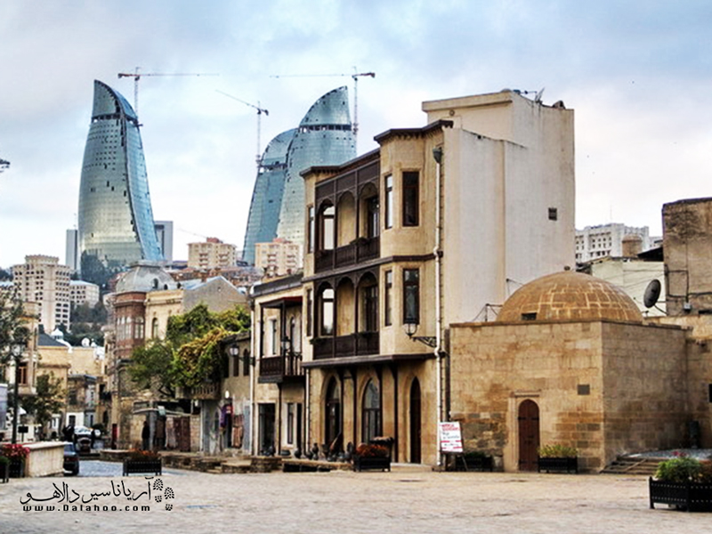 شهر قدیمی باکو، احاطه شده با برج و باروهای دیدنی.