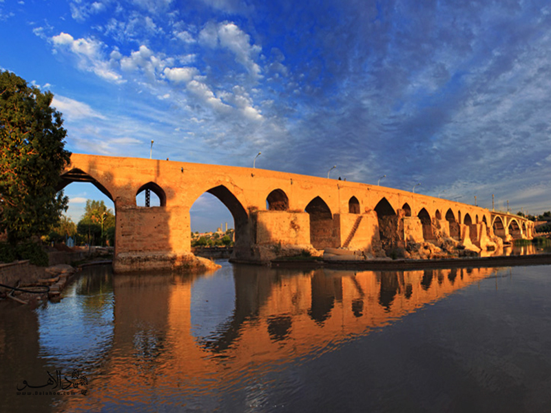 باستانی‌ترین پل قابل استفاده جهان در دزفول.