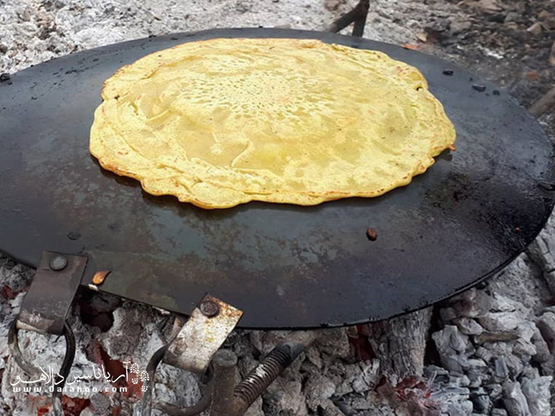 در کردستان نان‌های مختلفی پخته می‌شود. شلکینه و برساق در میان نان‌های محلی کردستان خوشمزه و پرطرفدارند.