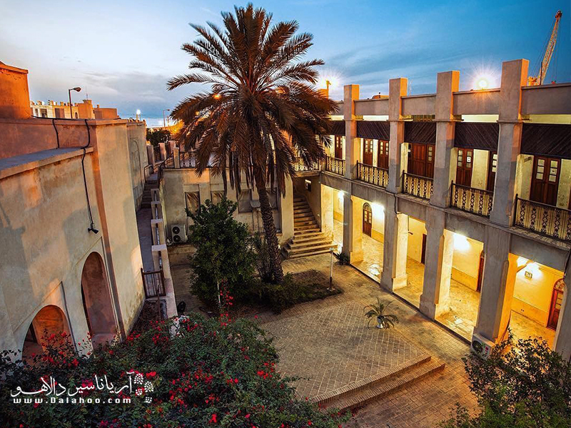 عمارت کازرونی از ساخته‌های محمدرضا کازرونی (تاجر معروف بوشهری) در بوشهر است.