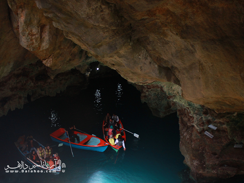 قایق‌سواری در غار سهولان یکی از مهیج‌ترین تجربه‌های زندگی‌تان خواهد بود.