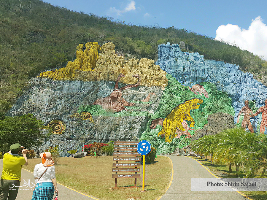  نقاشی‌های 120 متری در 4 کیلومتری غرب روستای وینیالس. اینجا در سال 1961 نقاشی شده است. 18 نفر برای نقاشی روی این صخره زحمت کشیدند و تمام کردن آن 4 سال طول کشید.