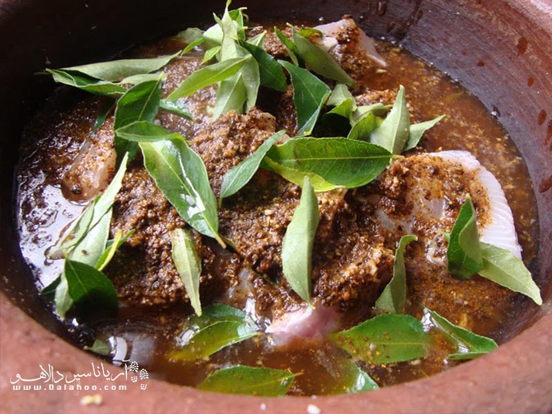 ماهی ترش همراه با ادویه کاری، از آن دسته خوردنی‌های پرطرفدار در سریلانکاست.