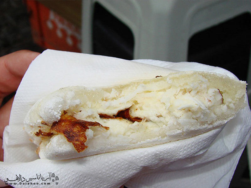 کوشینا (ناگت مرغ) و ژوئلیو (کالباس و پنیر) از پیراشکی‌های معروف محلی‌اند.
