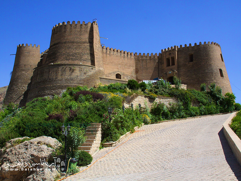قلعه فلک‌ الافلاک، یادگاری از دوران ساسانی.