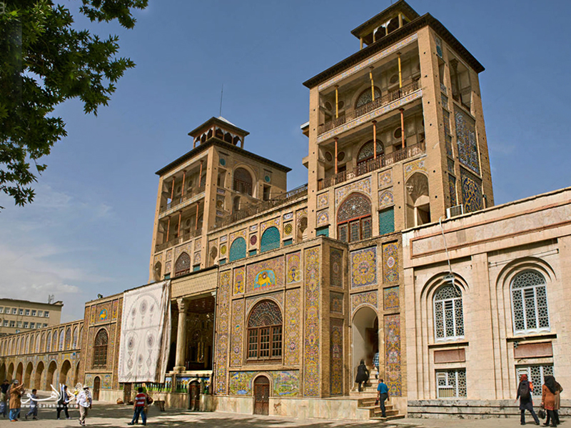کاخ گلستان از کاخ‌های دوره زند و قاجار است و در فهرست میراث جهانی یونسکو به ثبت رسیده.