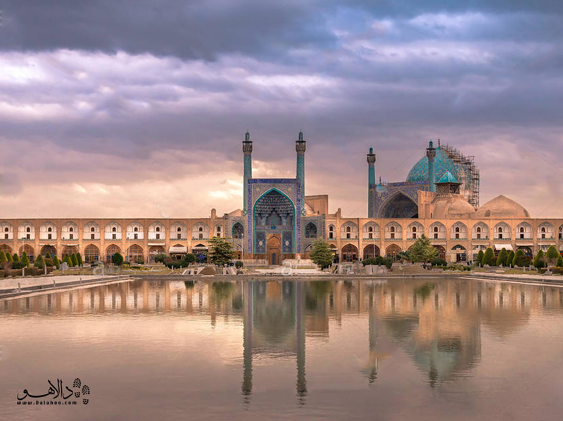 میدان نقش جهان به دستور شاه عباس اول در باغی به همین نام ساخته شد و جزو میراث جهانی یونسکو است.