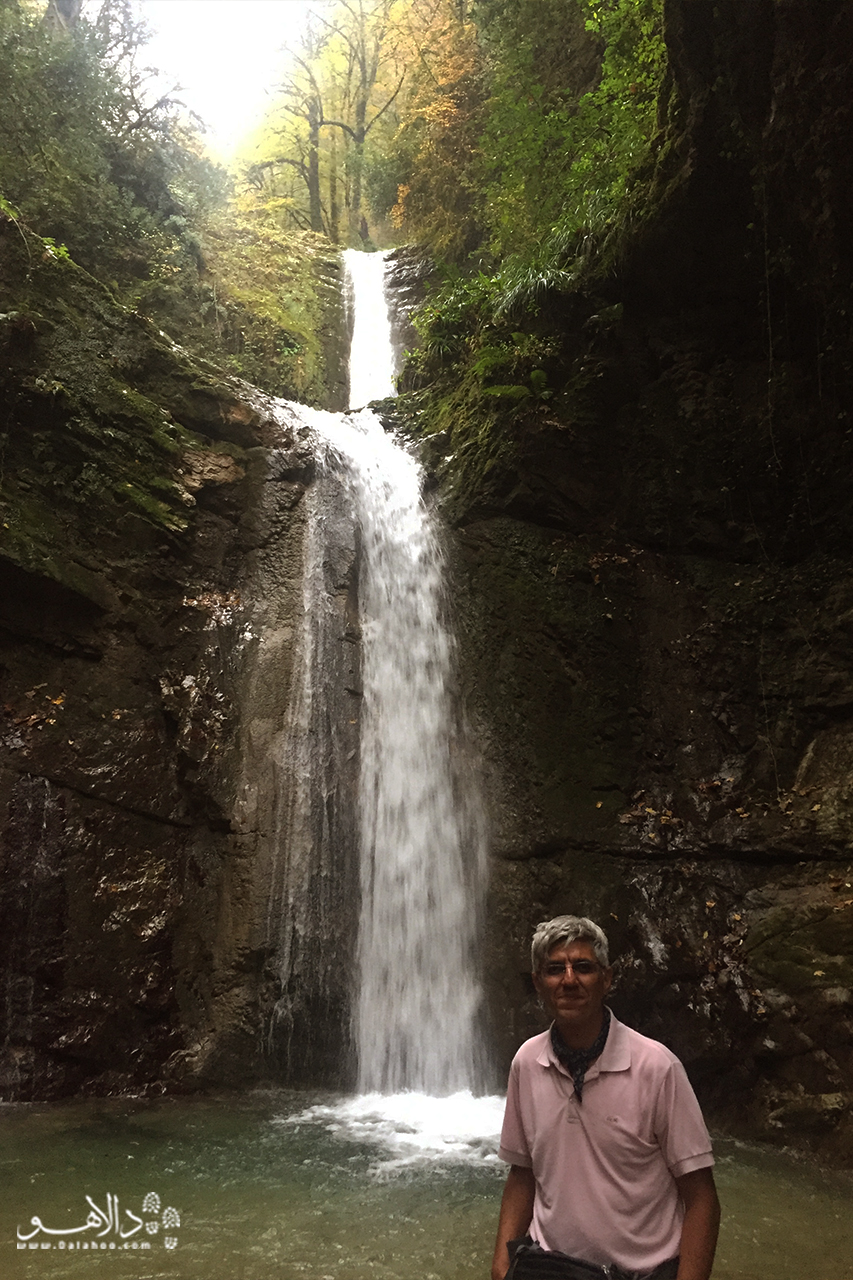 در تمام فصل‌های سال می‌توانید از آبشار دارنو دیدن کنید.