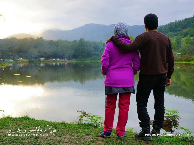 زوجی در تور یکروزه دریاچه عروس دالاهو.