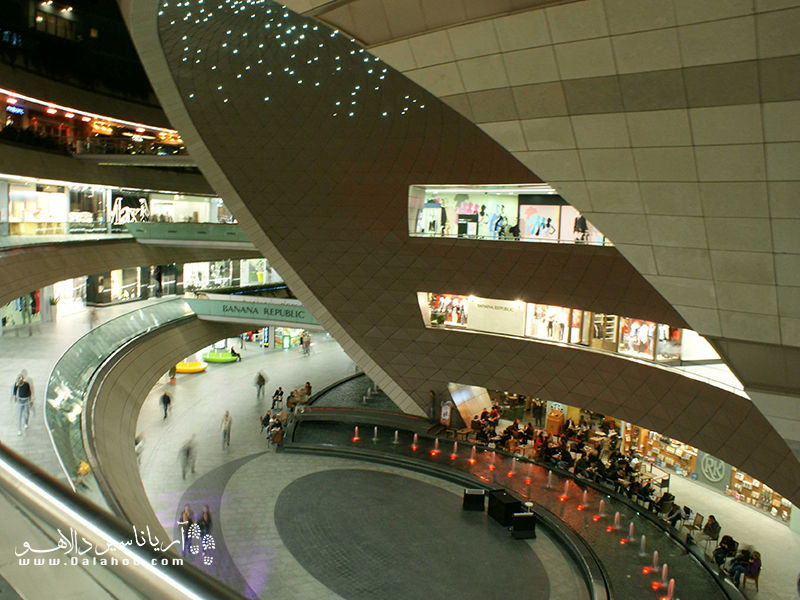 مرکز خرید کانیون یکی از مراکز خرید مدرن با معماری منحصربه‌ فرد است.