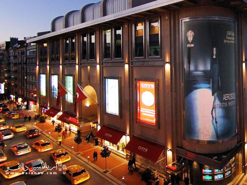 مرکز خرید نیشان تاشی (Nisantasi) در قسمت اروپایی استانبول، در محله‌ای به همین نام، واقع شده است.