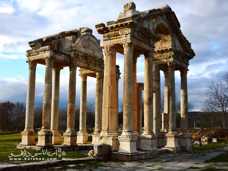 سایت تاریخی آفرودیزیوز، یکی از زیباترین شهرهای رومی است که از دوران برنزین و تقریبا 2800 سال پیش از میلاد مسیح باقی مانده.