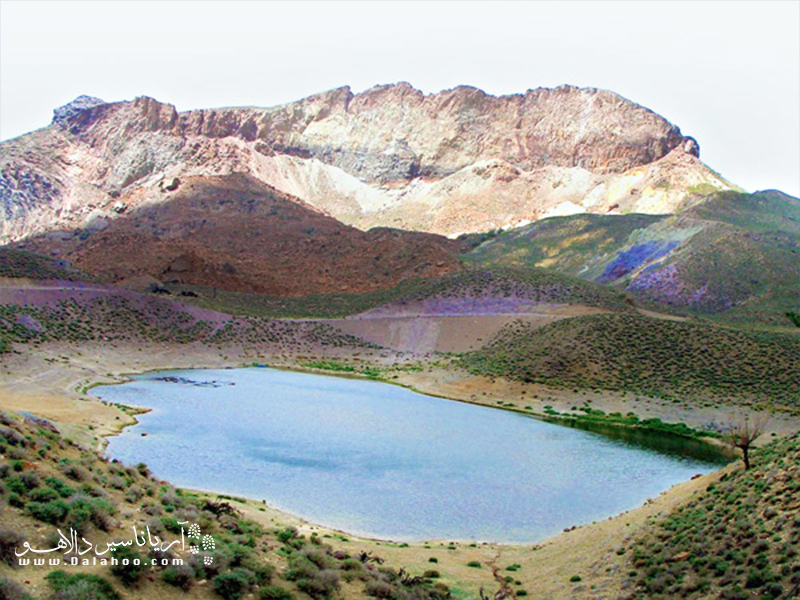 دریاچه سردریا (دریا سر) در کوهپایه قله تفتان.