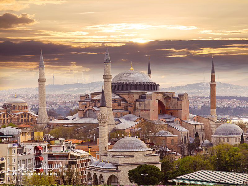 قیمت‌های ارزان و شرایط جوی مناسب از ویژگی‌های پاییزهای استانبول است.