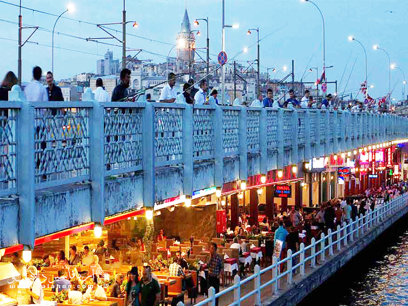 شاید بتوان گفت که پل گالاتا نماد شهر استانبول است.