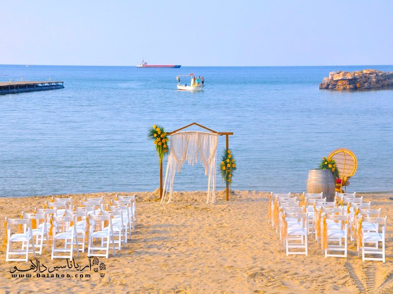 مناظر دریای استانبول پس زمینه‌ای عالی برای عکس‌های جشن عروسی شما هستند. 