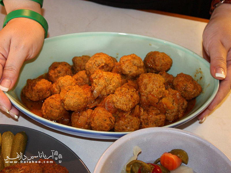 چشیدن قیمه ریزه، غذای سنتی اصفهان را از دست ندهید.