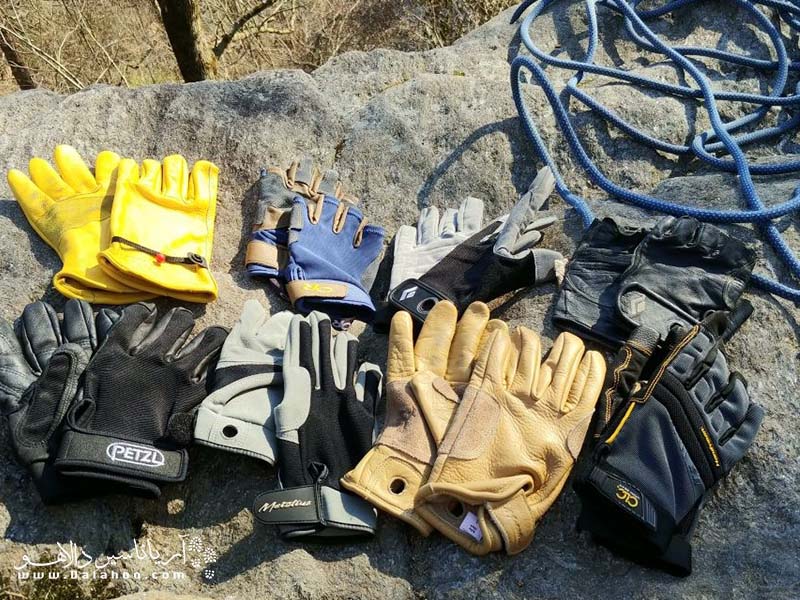 دستکش کوهنوردی از وسایل مهم در سفر است