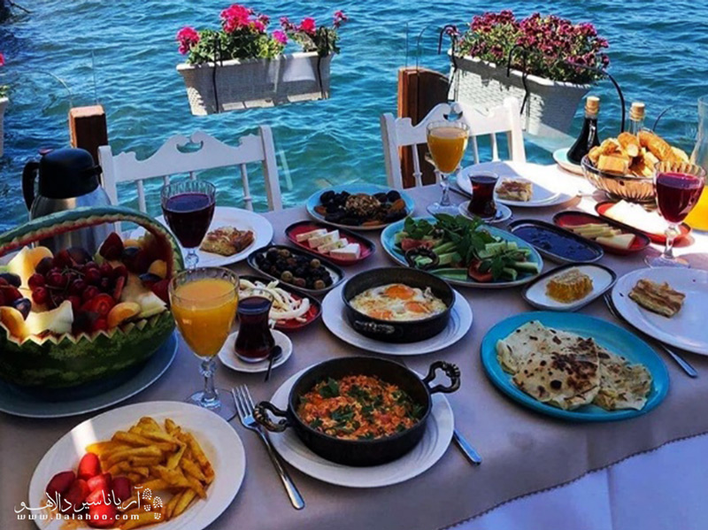 از جذاب‌ترین بخش‌های سفر به ترکیه، امتحان کردن غذاهای ترکی است.