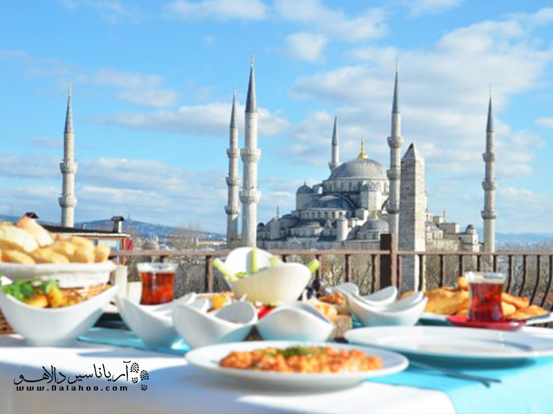 در سفر به استانبول می‌توانید انواع هتل با امکانات و رنج قیمت متفاوت برای اقامت پیدا کنید.