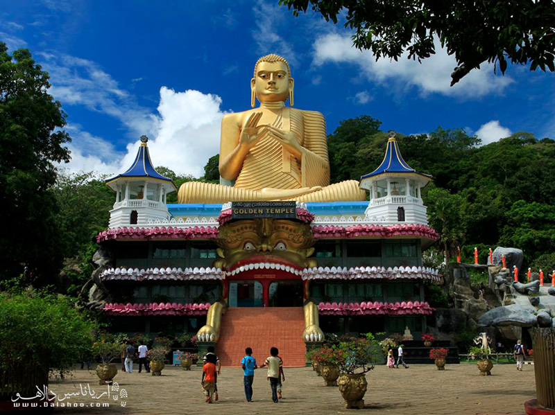 معبد طلایی دامبولا، از نمونه آثار هنر باستانی در سریلانکاست.