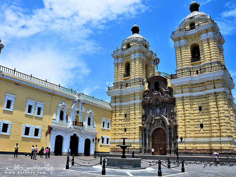 کلیسای سن فرانسیسکو با سبک معماری باروک در شهرلیما پایتخت پرو 