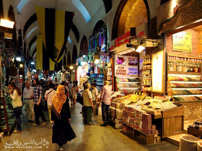 در بازار مصری‌های استانبول می‌توانید انواع ادویه، قهوه، لوکوم و... را بخرید