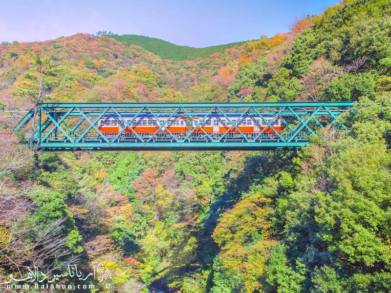 راه آهن هاکونه از جذاب‌ترین دیدنی‌های این شهر ژاپن است