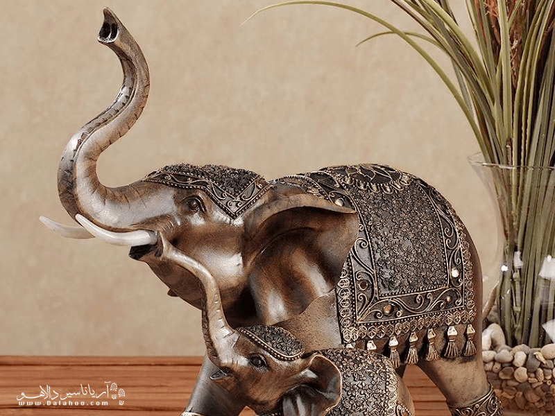 مجسمه‌های فیل و بودا در بسیاری از فروشگاه‌های سریلانکا پیدا می‌شود